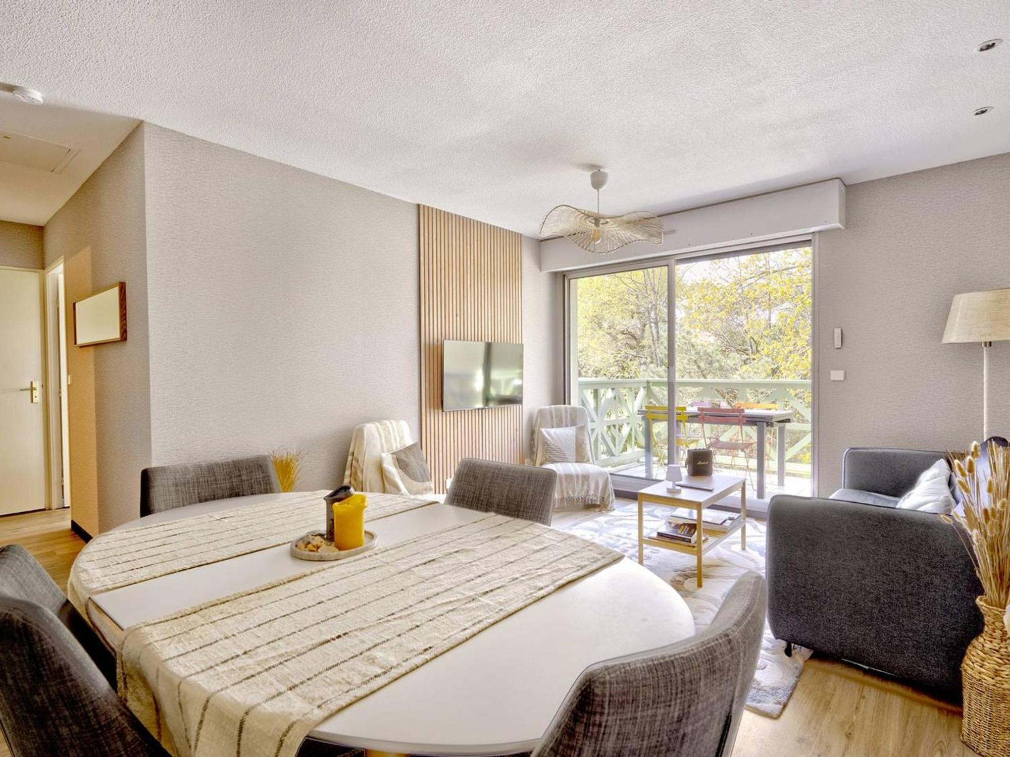 Arcachon: T2 Residentiel Pres Plage, 2 Balcons - Fr-1-433-137 Arcachon